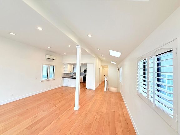 3rd image of 1737 Steinhart Ave