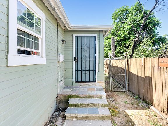 4th image of 2585 Beaumont St