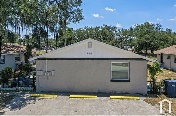 2 bed, 702 sqft, $1,900 — Photo 1