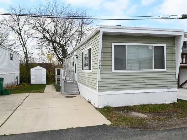 1327 W Branch Rd, Northfield, IL 60093