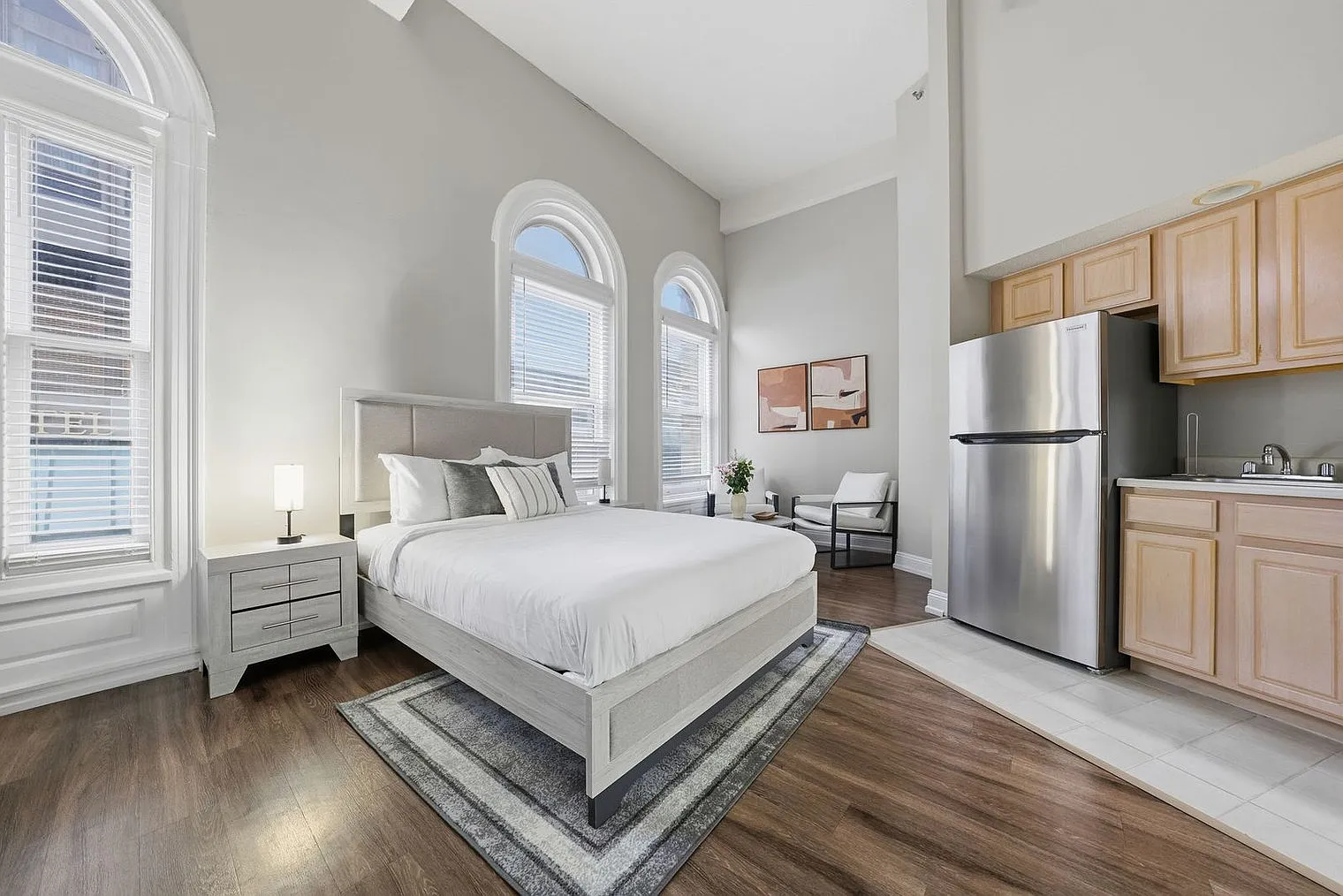 1 bed, 1.0 bath, 5285 sqft, $3,465 — Photo 2