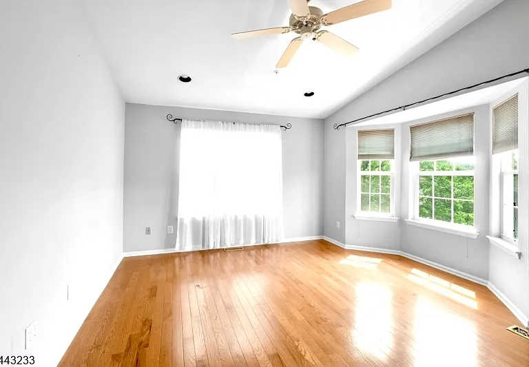 418 Dalton Ct — Photo 17