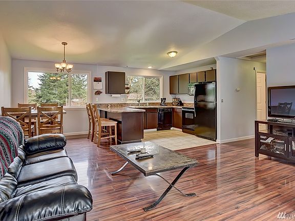 4th image of 26889 Webb Cir NE