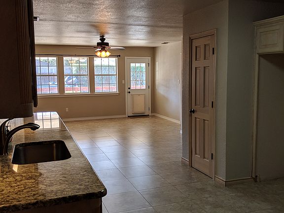 Kitchen & Dinette