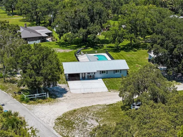 141 Maple St, Oak Hill, FL 32759