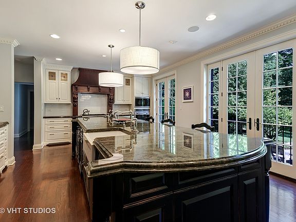 3rd image of 2355 Linden Ave