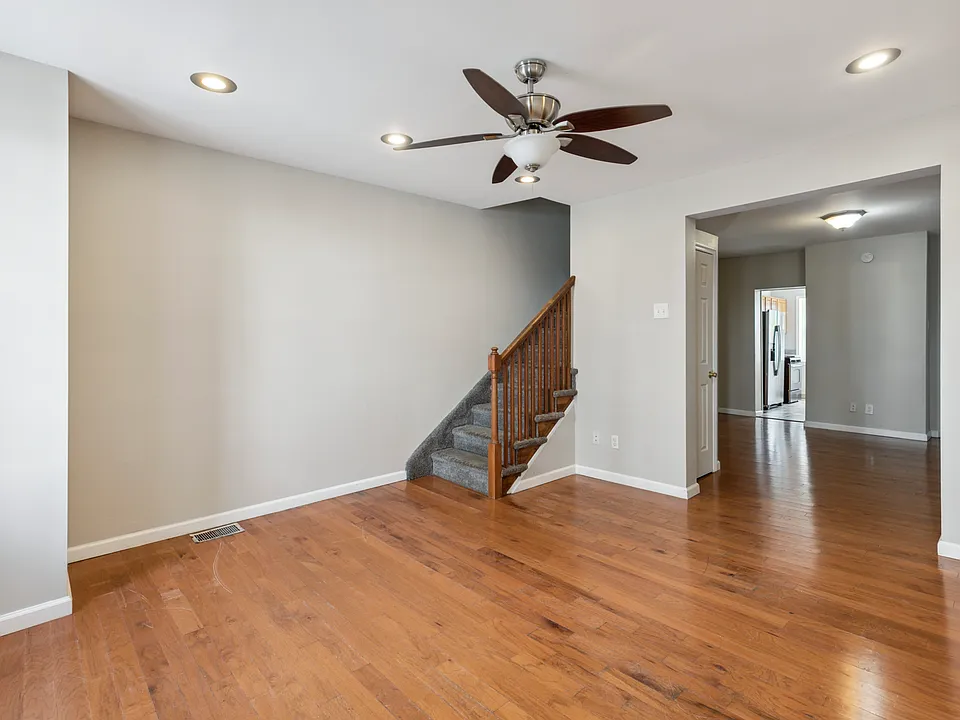 137 East St