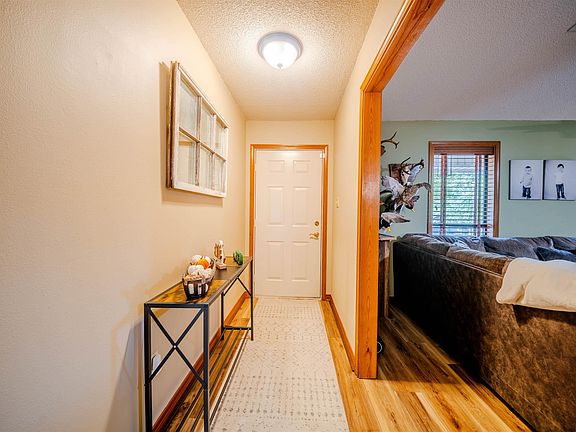 4th image of 1102 Pinecrest Dr