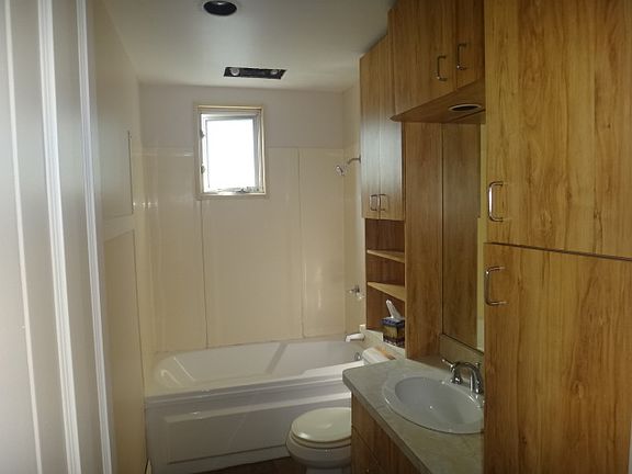 4th image of 8019 Salisbury Ave