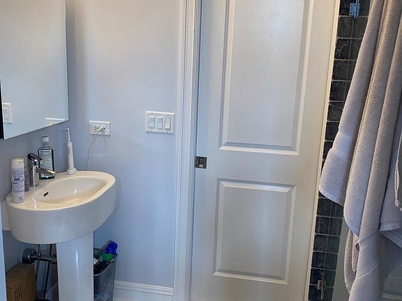 4th image of 1713 N Sheffield Ave #3F