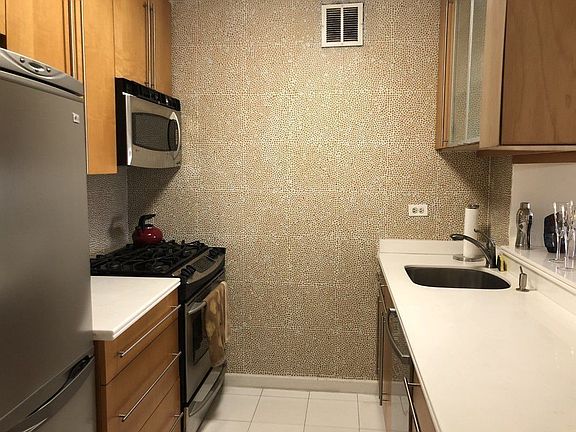 4th image of 30 W 61st St #O7g