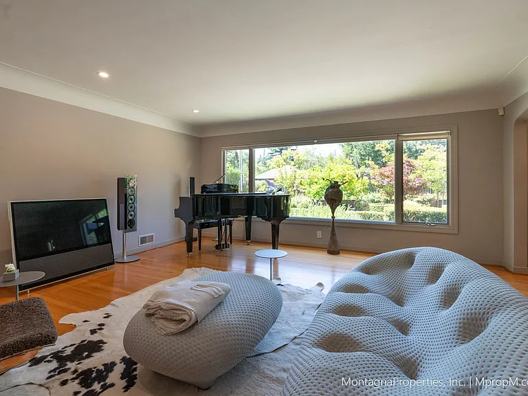 16911 Kennedy Rd — Photo 10