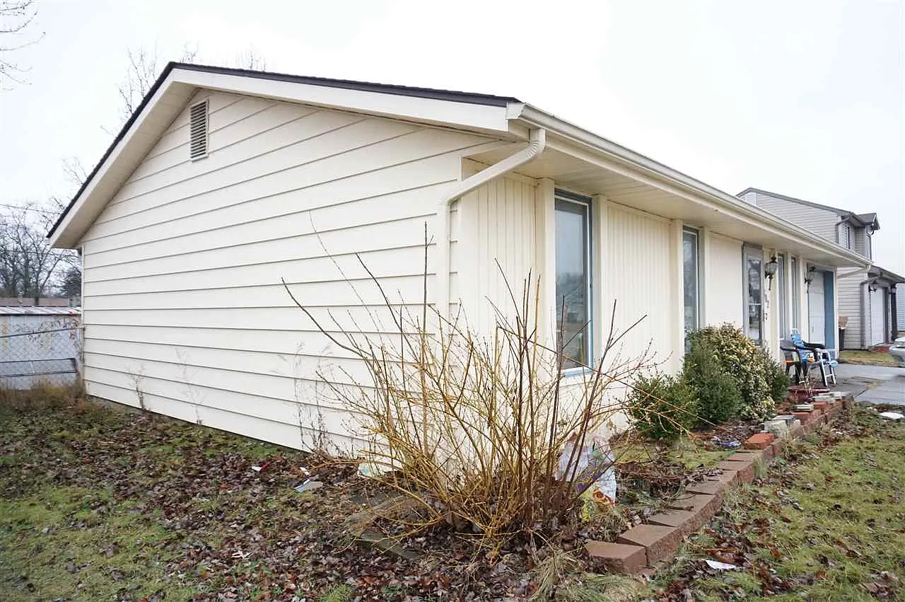 802 Larch Ln photo 1