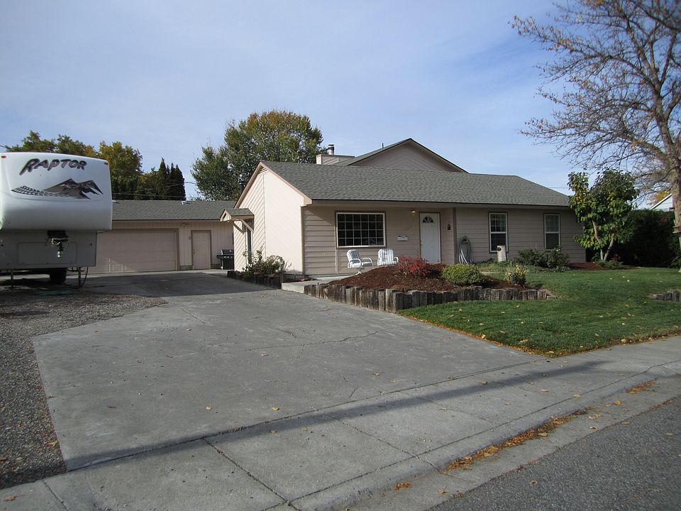1st image of 1315 Acacia Ave