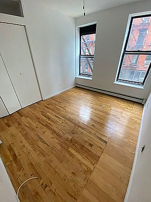 3rd image of 122 Allen St #7A