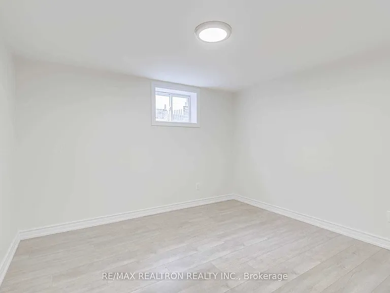 27 Highland Park Blvd — Photo 14