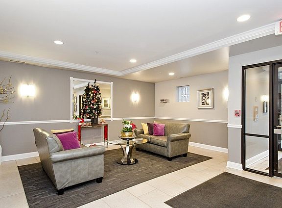 4th image of 425 Village Grn Unit 301