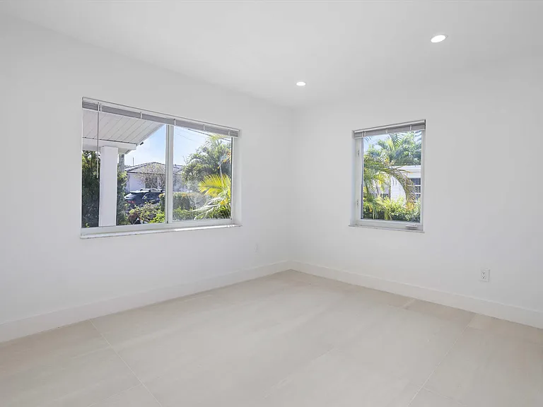 2786 SW 33rd Ave — Photo 9