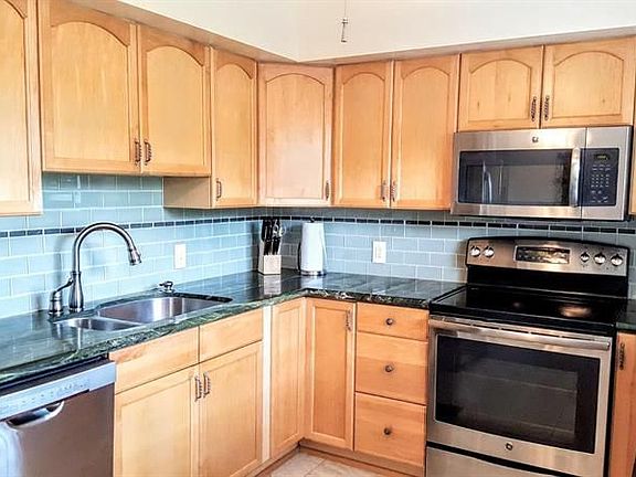 3rd image of 2424 N Federal Hwy APT 206