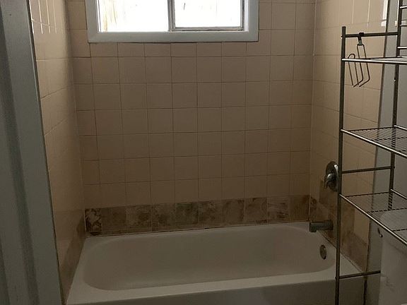 4th image of 605 40th Ave N #C