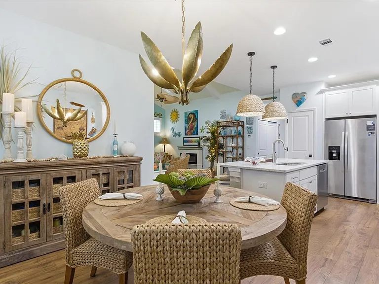 247 Tropics Ave — Photo 2