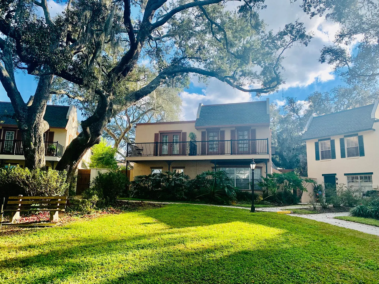 3 bed, 1975 sqft, $2,100 — Photo 2