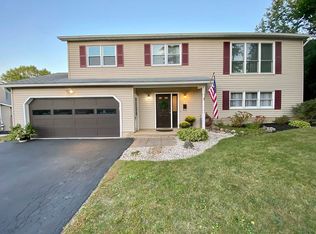 426 Blueberry Ln, Syracuse, NY 13219