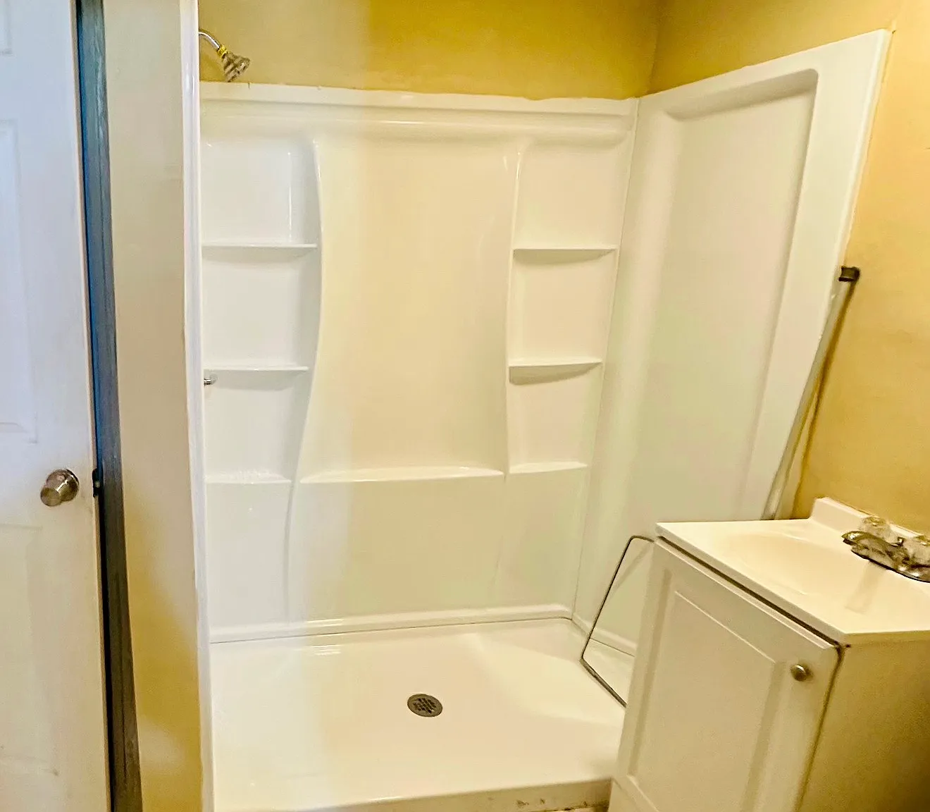 2 bed, 750 sqft, $900 — Photo 2