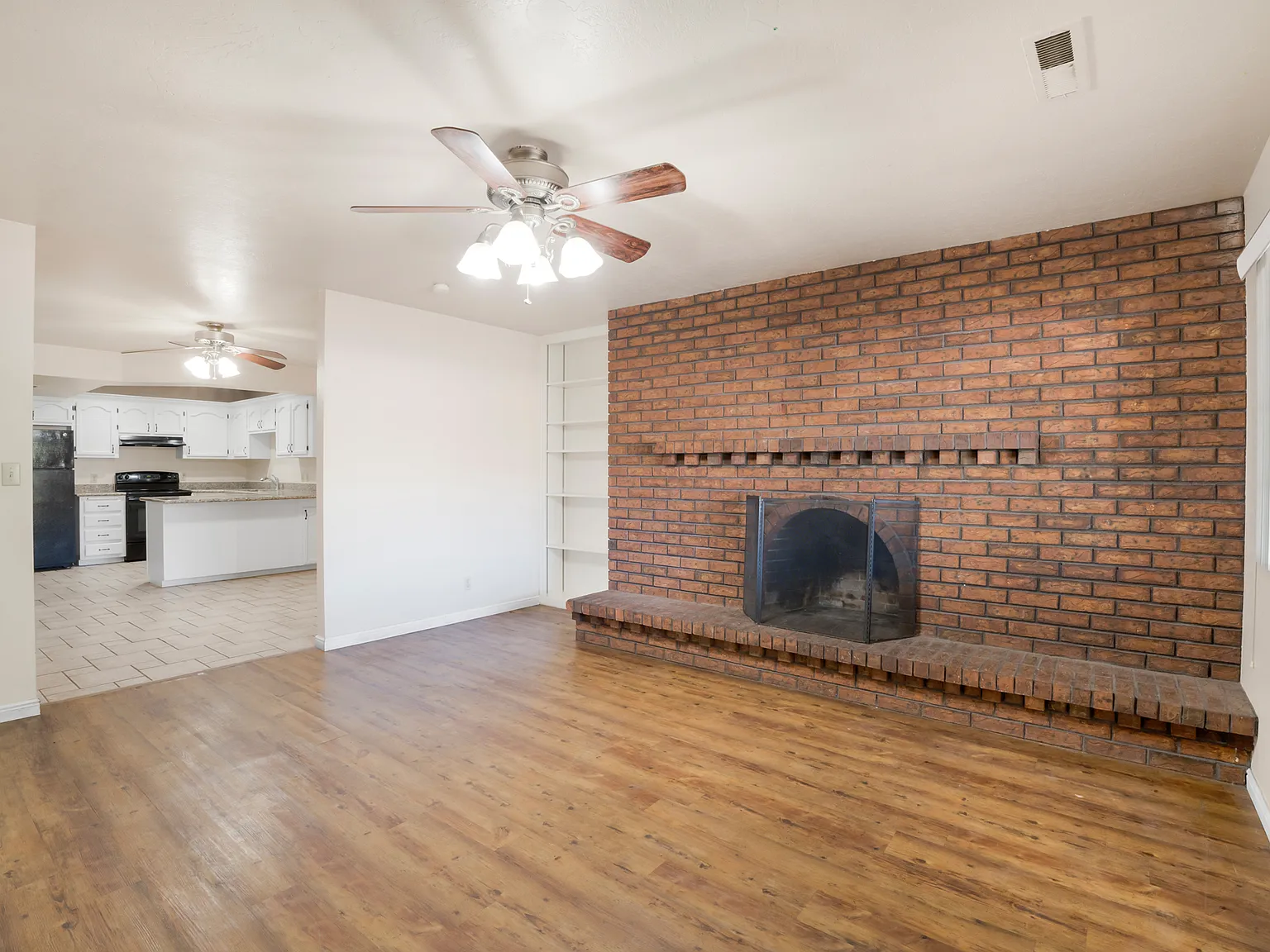 2 bed, 1000 sqft, $1,450 — Photo 4