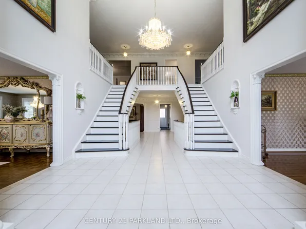 1 Radley St, Vaughan, ON L4L 8J7