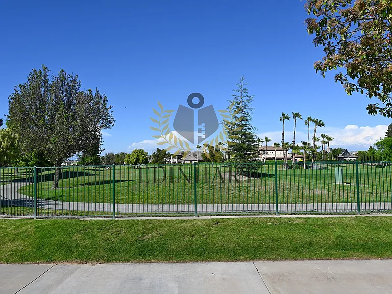 1439 E Via Albero Dr — Photo 42