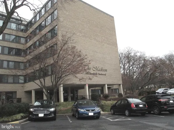 600 Roosevelt Blvd APT 415, Falls Church, VA 22044