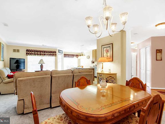 5th image of 1408 Bonnett Pl Unit 215