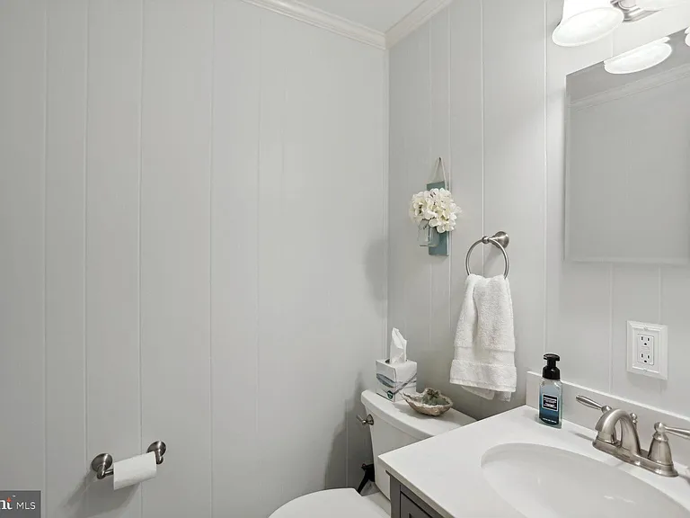 2300 Cheshire Ln — Photo 25