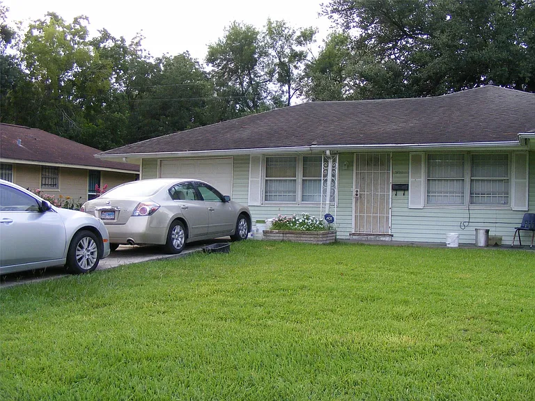 5751 Bellfort St — Photo 3