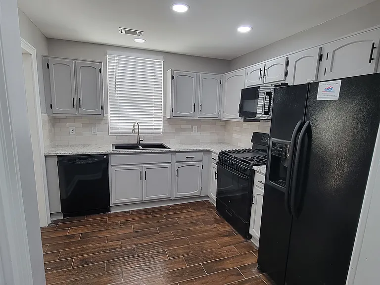 4025 Hancock Cir — Photo 10