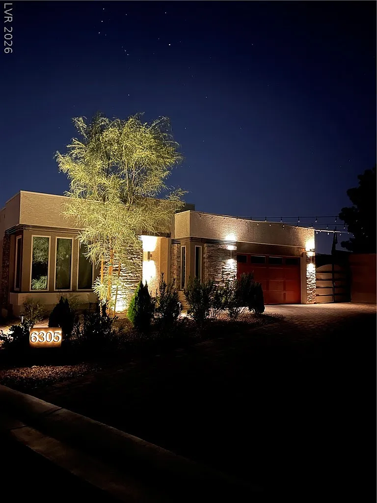 3 bed, 2.0 bath, 2212 sqft, $3,200 — Photo 2