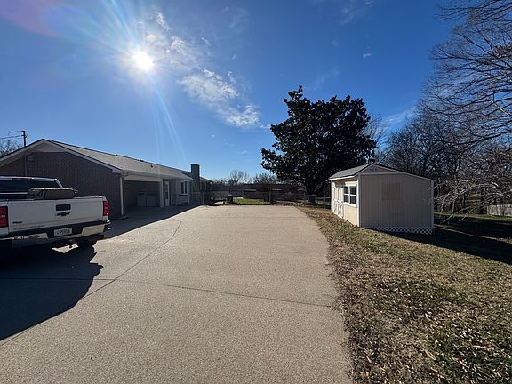 3rd image of 645 Chesterfield Cir