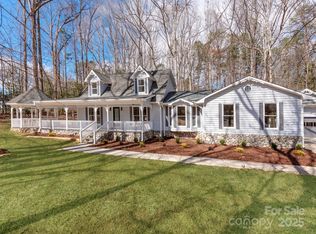 107 Rutledge Rd, Mount Holly, NC 28120