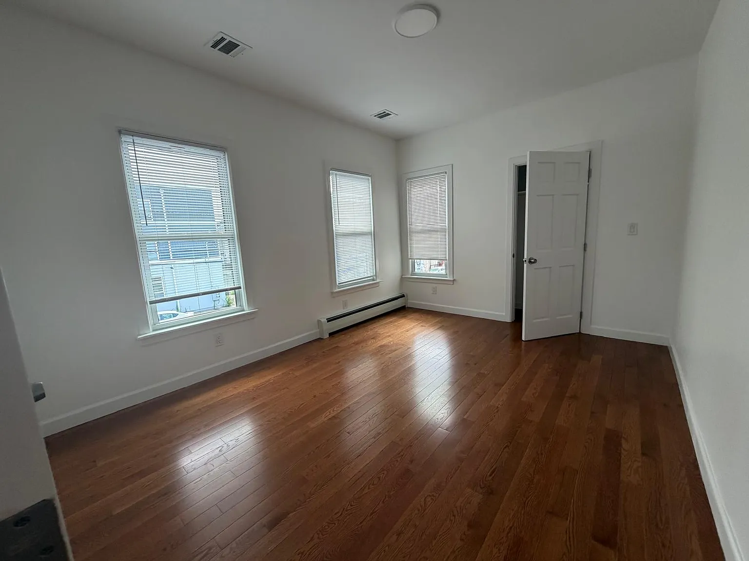 3 bed, $2,550 — Photo 4