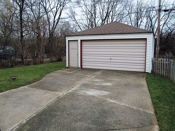 Garage 2.5 car