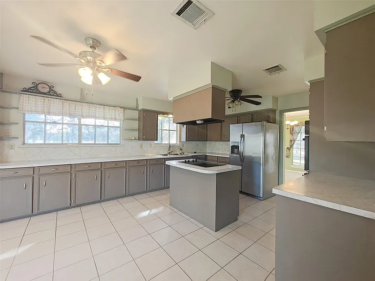 15606 Pinedell Dr — Photo 5
