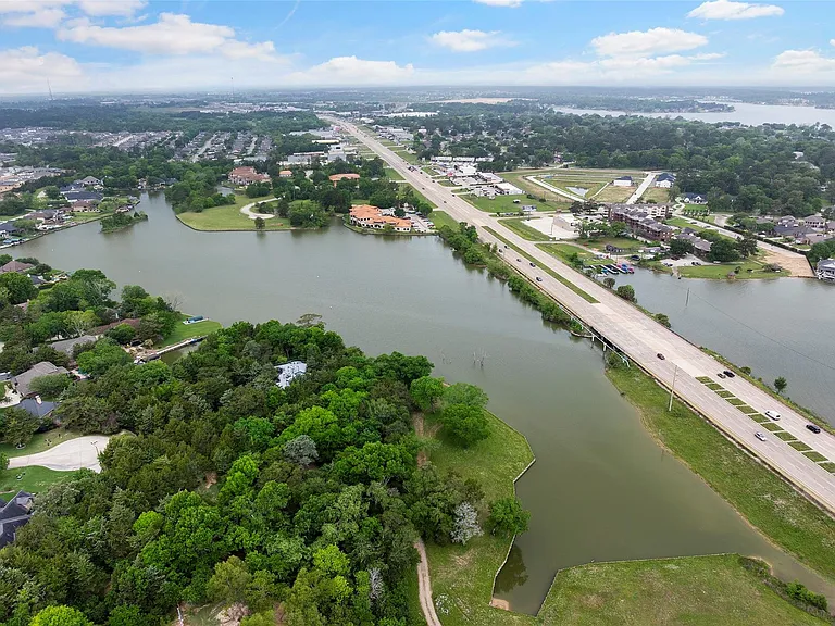 18401 Sunrise Oaks Ct — Photo 30