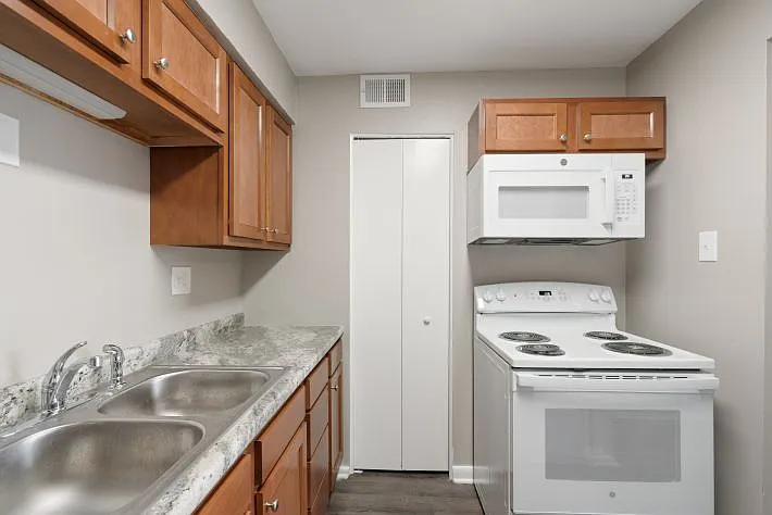 Flats at Greentree — Photo 6