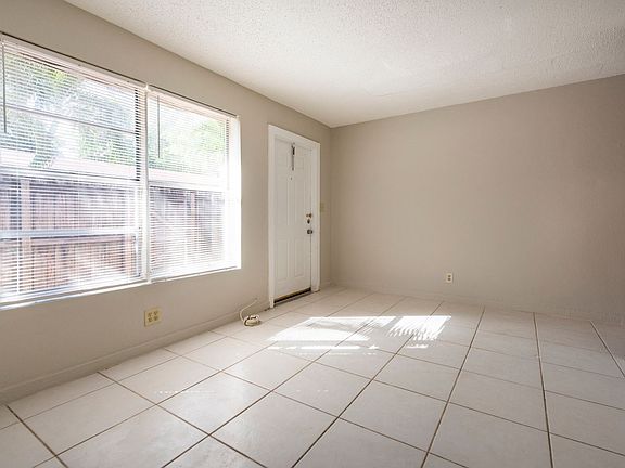 3rd image of 1146 NE 3rd Ave APT 5