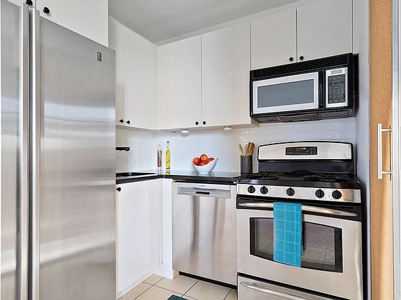 4th image of 505 Court St APT 6Q