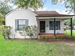 902 Montgomery St, Port Neches, TX 77651