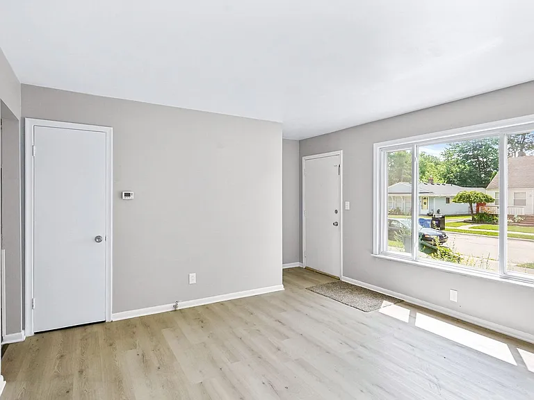 14921 Myola Ave — Photo 5