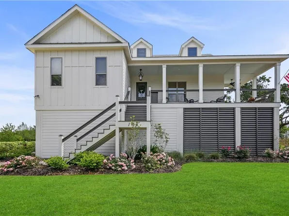 108 Barkley Dr, Pass Christian, MS 39571