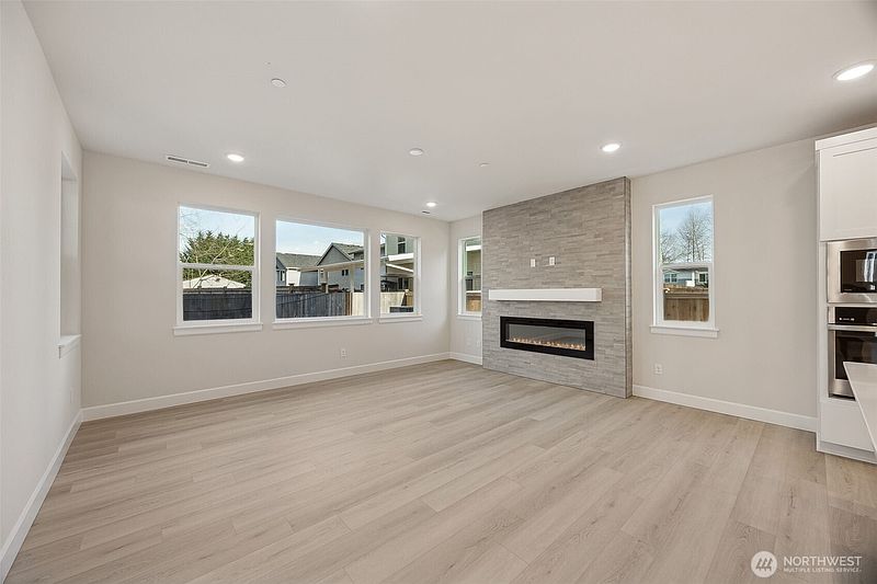 5th image of 4733 85th Avenue NE #17
